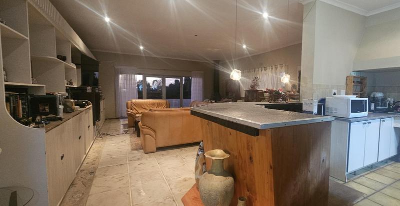 7 Bedroom Property for Sale in Middedorp Western Cape